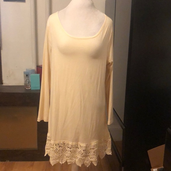 Cream long sleeve dress with lace bottom accent - Picture 3 of 6